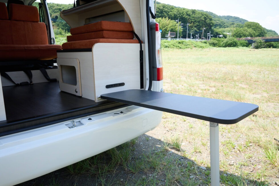 脱着式テーブル